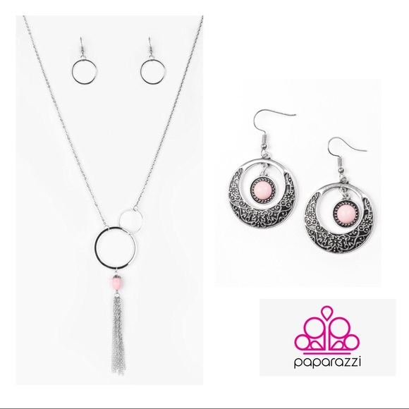 paparazzi Jewelry - PAPARAZZI PINK SILVER NECKLACE EARRING SET